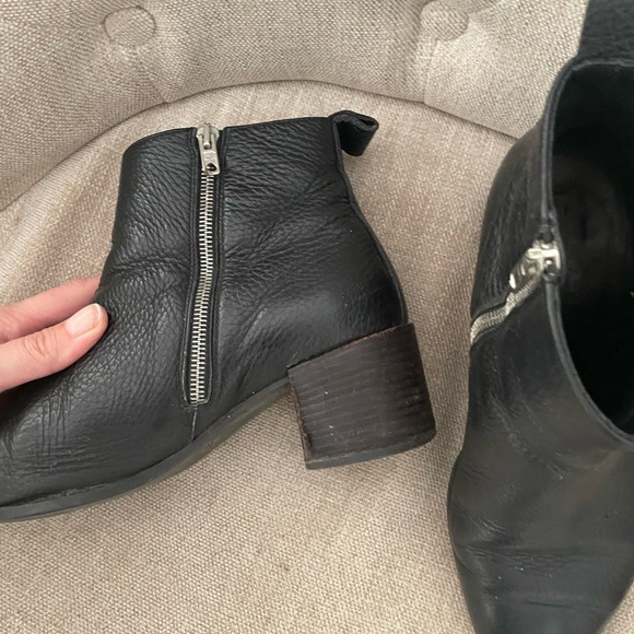 Everlane Black Pebbled Leather Boss Boot - Picture 6 of 11